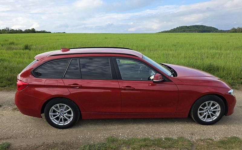 Gebraucht BMW 320 Advantage 190 PS (139 kW) 2019 Rot Kombi