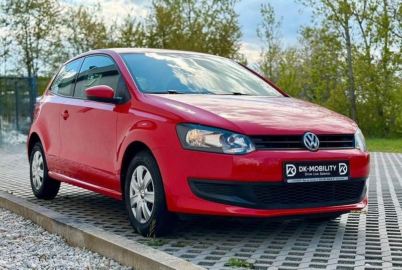 Used VW Polo 69 HP (50 kW) 2014 Red Sedan