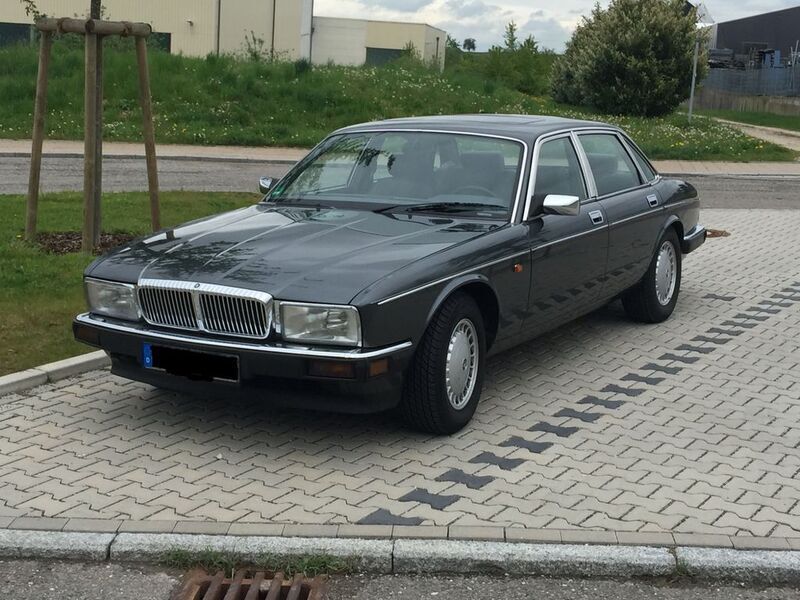 Grau Gebraucht 1991 Jaguar XJ40 Limousine | 17.040 € - Bild 1/4