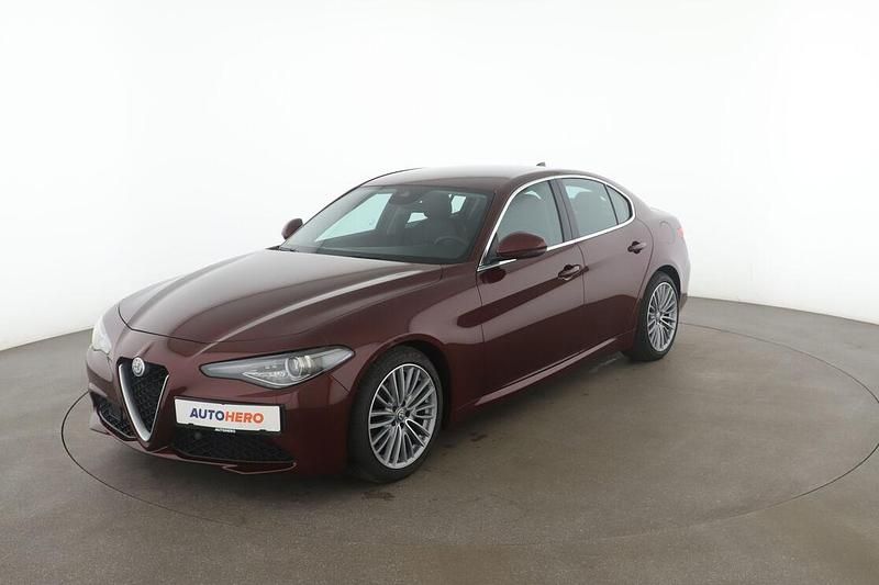 Rot Gebraucht 2017 Alfa Romeo Giulia Super Limousine | 18.490 € - Bild 1/3