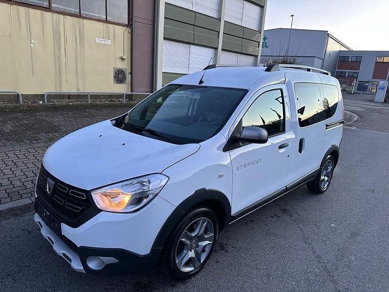 Gebraucht Dacia Dokker Stepway 131 PS (96 kW) 2019 Weiß Van / Kleinbus