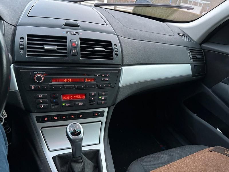 Gebraucht BMW X3 143 PS (105 kW) 2010 Schwarz SUV