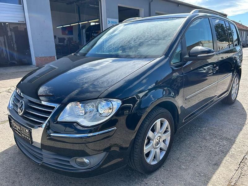 Schwarz Gebraucht 2010 VW Touran Highline Van / Kleinbus | 7.777 € (Guter Preis) - Bild 1/4