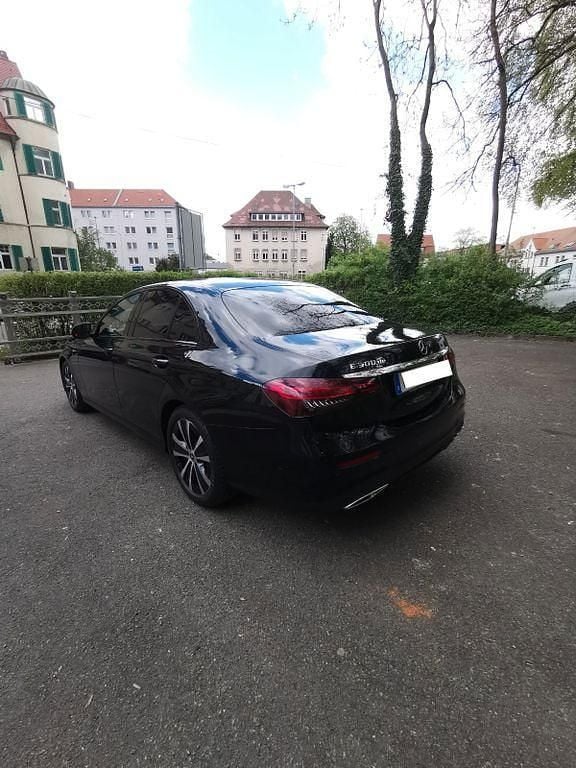 Gebraucht Mercedes E220 197 PS (144 kW) 2023 Schwarz Limousine