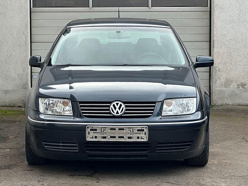 Gebraucht VW Bora 116 PS (85 kW) 2004 Blau Limousine