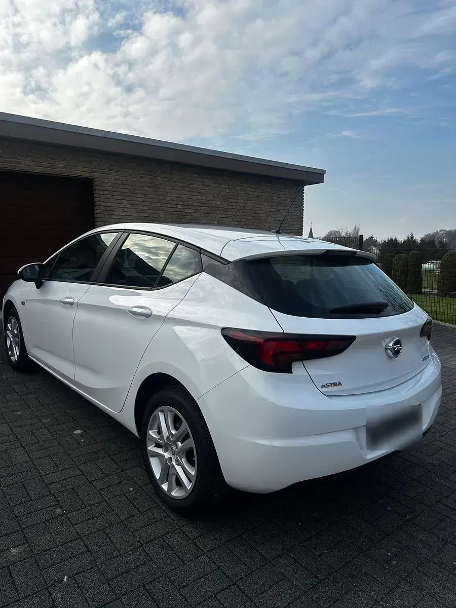 Gebraucht Opel Astra Selection 105 PS (77 kW) 2016 Weiß Kleinwagen
