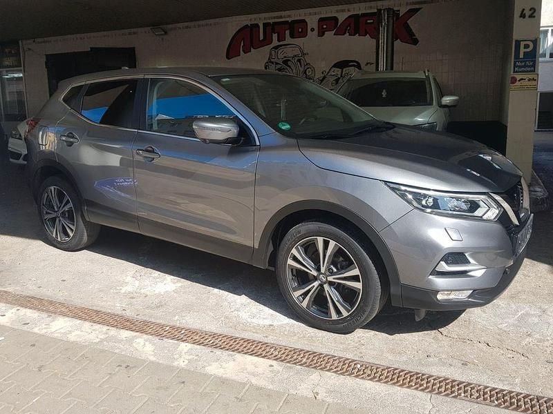 Grau Gebraucht 2019 Nissan Qashqai N-Connecta SUV | 13.990 € (Superpreis) - Bild 1/4