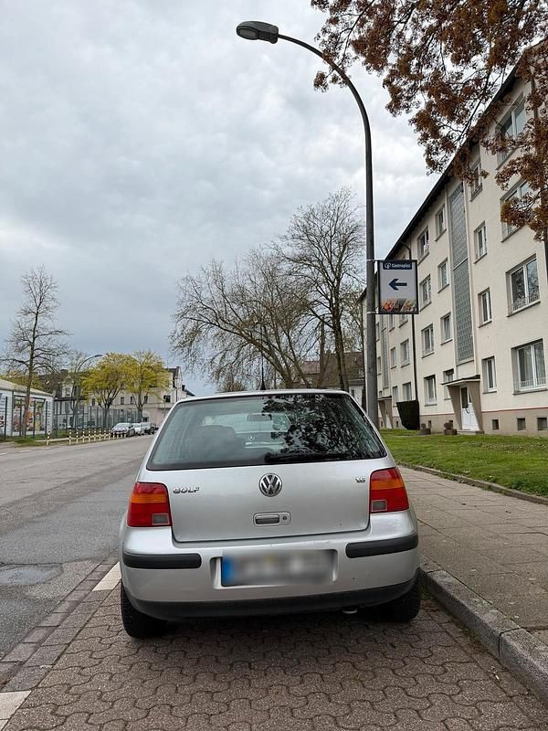 Gebraucht VW Golf IV 2002 Grau Limousine