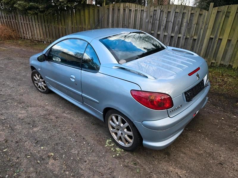 Gebraucht Peugeot 206 CC 109 PS (80 kW) 2003 Blau Cabrio