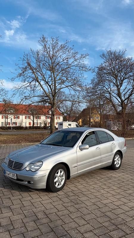 Silber Gebraucht 2001 Mercedes C180 Limousine | 4.100 € (Fairer Preis) - Bild 1/4