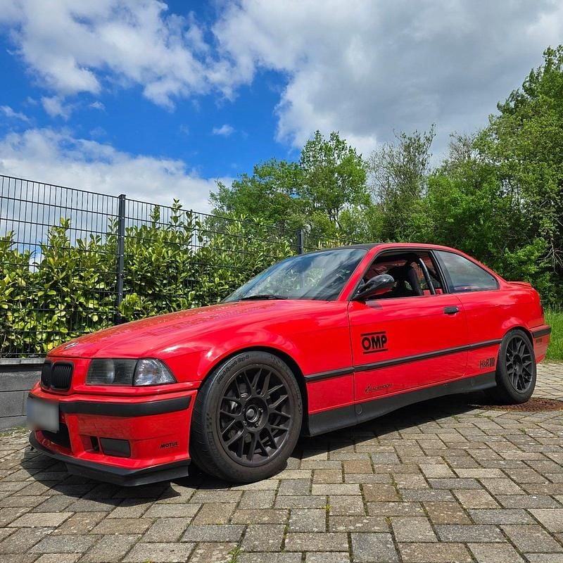 Gebraucht BMW 325 192 PS (141 kW) 1993 Rot Coupé
