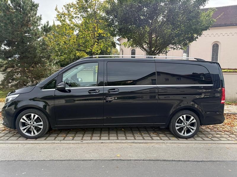 Schwarz Gebraucht 2019 Mercedes V250 Avantgarde Edition Van / Kleinbus | 42.900 € - Bild 1/4