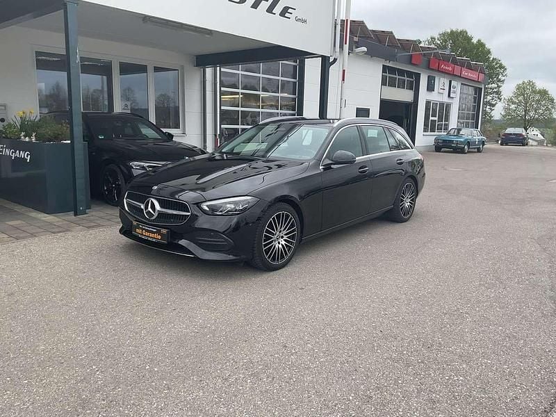 Obsidianschwarz metalliclack Gebraucht 2022 Mercedes C180 Avantgarde Kombi | 28.890 € (Superpreis) - Bild 1/4