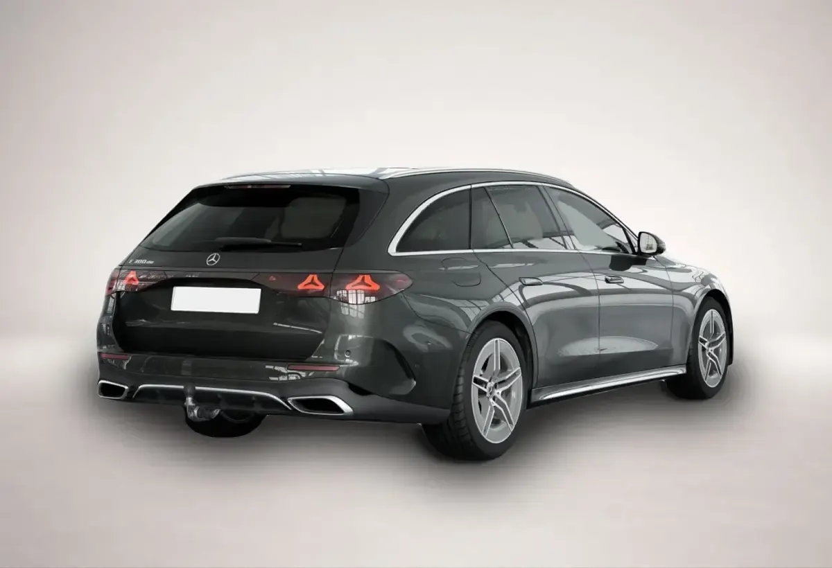 Gebraucht Mercedes E300 197 PS (144 kW) 2025 Grau