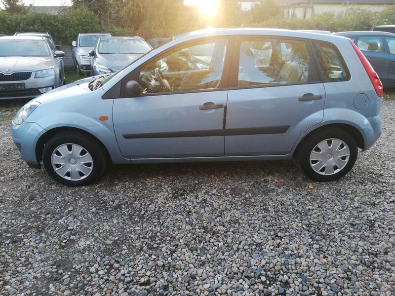 Gebraucht Ford Fiesta Fun X 69 PS (50 kW) 2007 Blau Kleinwagen