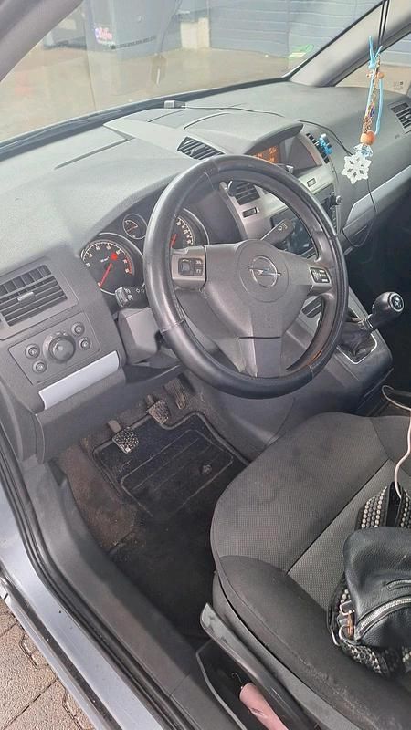 Gebraucht Opel Zafira 105 PS (77 kW) 2007 Silber Van / Kleinbus