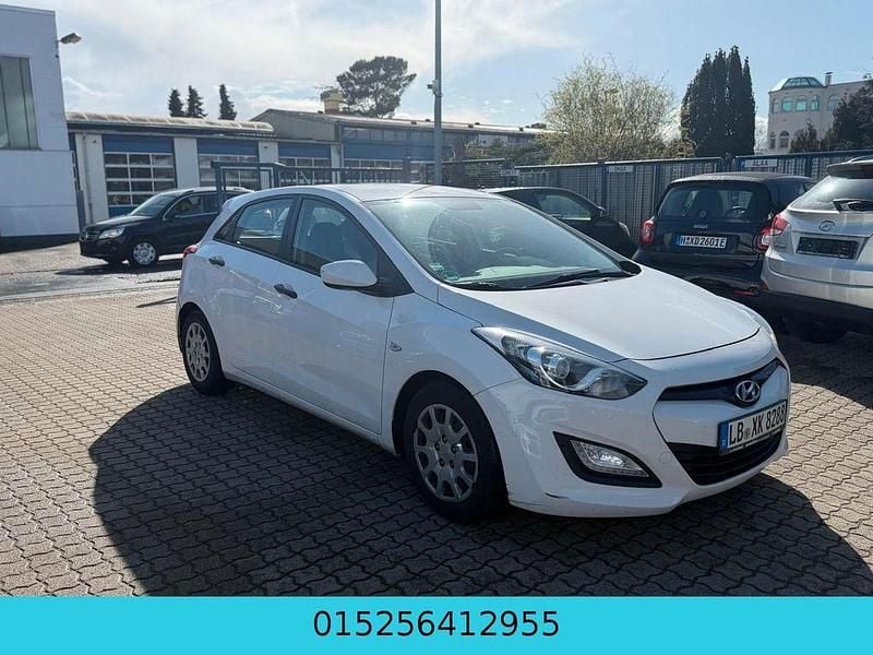 Gebraucht Hyundai i30 Classic 90 PS (66 kW) 2012 Weiß Limousine