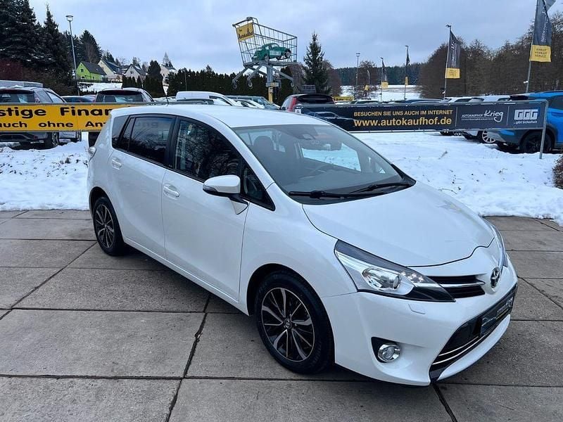Weiß Gebraucht 2017 Toyota Verso Edition-S Van / Kleinbus | 15.895 € (Fairer Preis) - Bild 1/4