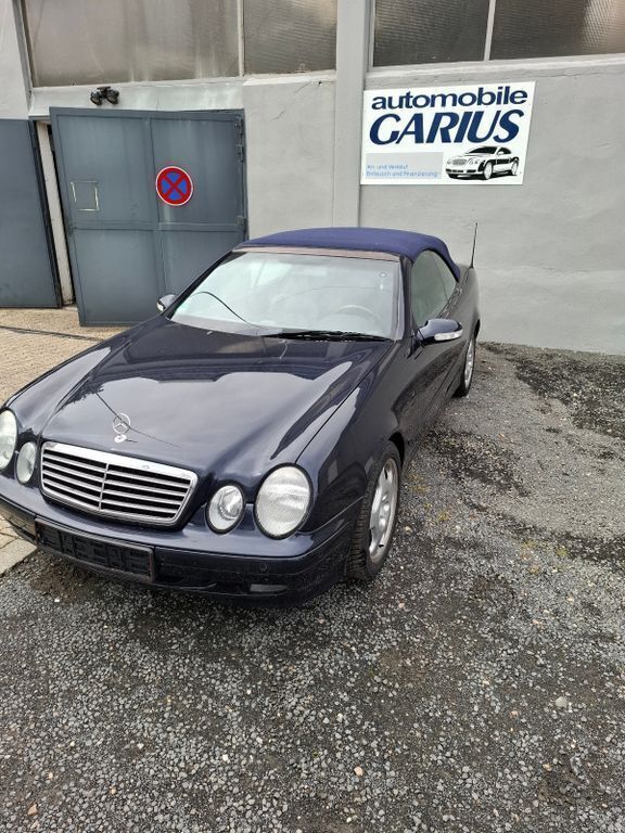 Blau Gebraucht 2001 Mercedes CLK230 Elegance Cabrio | 3.250 € (Superpreis) - Bild 1/4