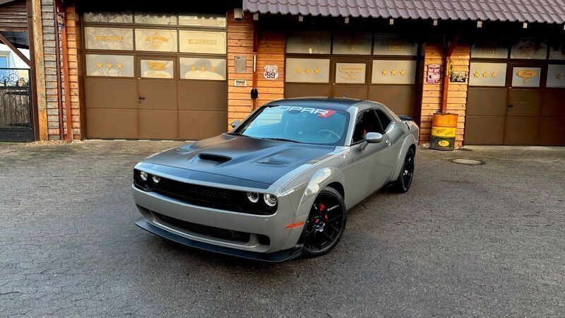 Grey metallic Gebraucht 2018 Dodge Challenger Coupé | 36.900 € - Bild 1/4