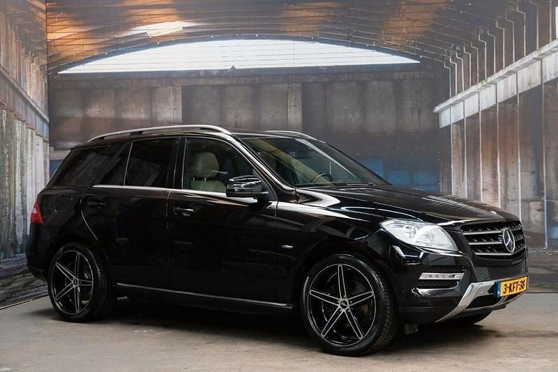 Gebraucht Mercedes ML350 258 PS (189 kW) 2012 Schwarz SUV