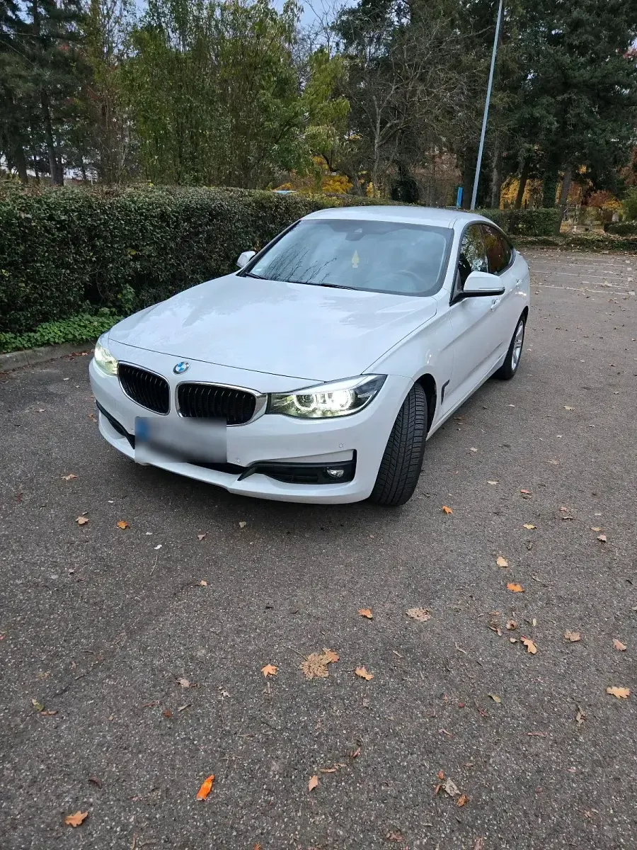 Gebraucht BMW 320 190 PS (139 kW) 2019 Weiß Limousine