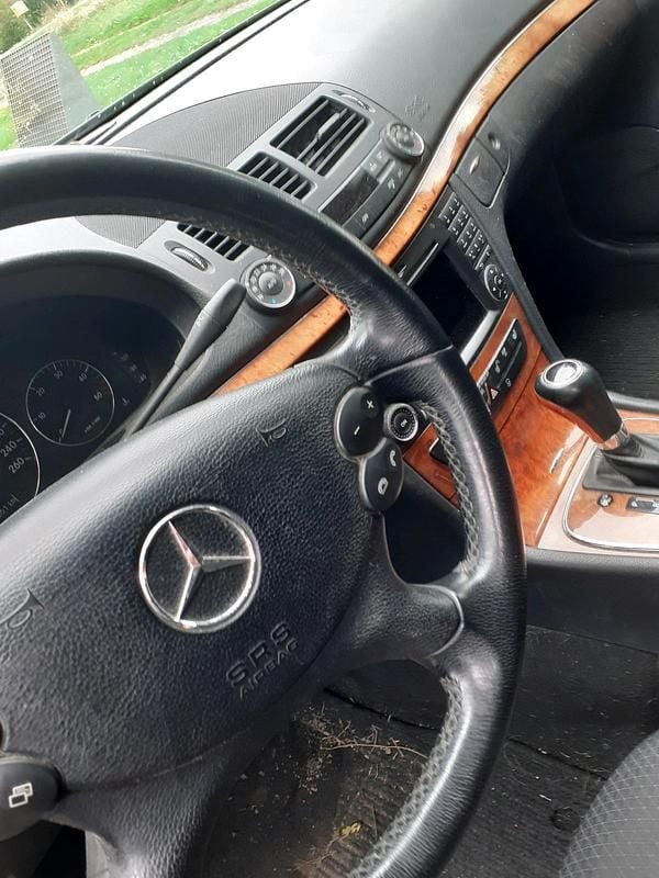 Usata Mercedes E280 190 CV (139 kW) 2009 Nero Station wagon