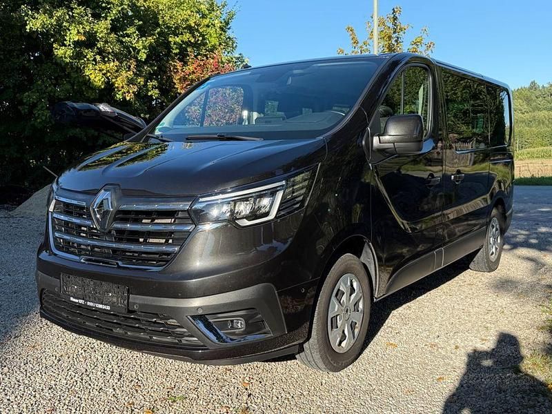 Schwarz Gebraucht 2022 Renault Trafic Life Van / Kleinbus | 31.000 € (Guter Preis) - Bild 1/4