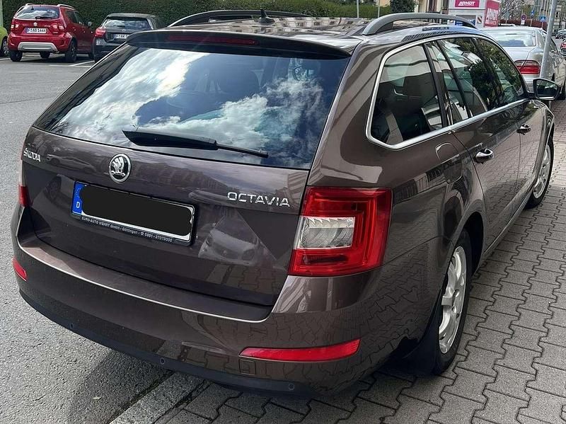 Gebraucht Skoda Octavia Style 150 PS (110 kW) 2015 Braun Kleinwagen