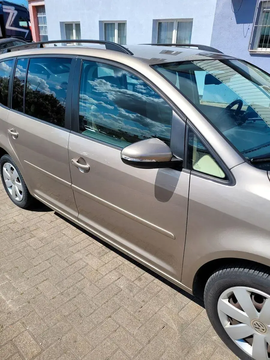 Gebraucht VW Touran Trendline 105 PS (77 kW) 2013 Gelb Van / Kleinbus