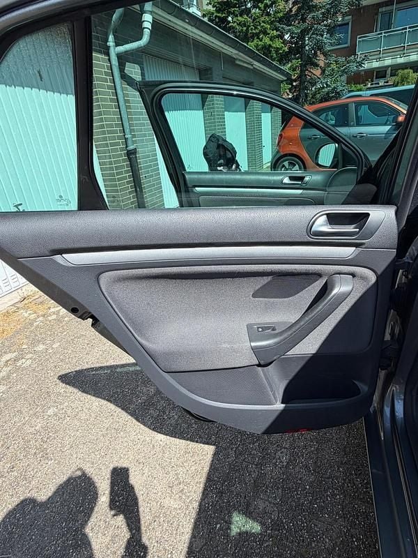 Second-hand VW Jetta 2006 Gri Berlinǎ