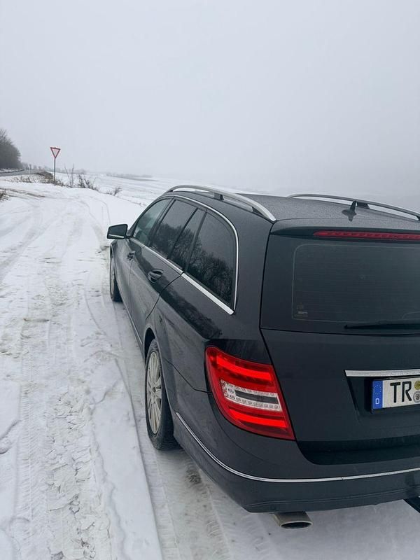 Gebraucht Mercedes 220 171 PS (125 kW) 2011 Schwarz Limousine