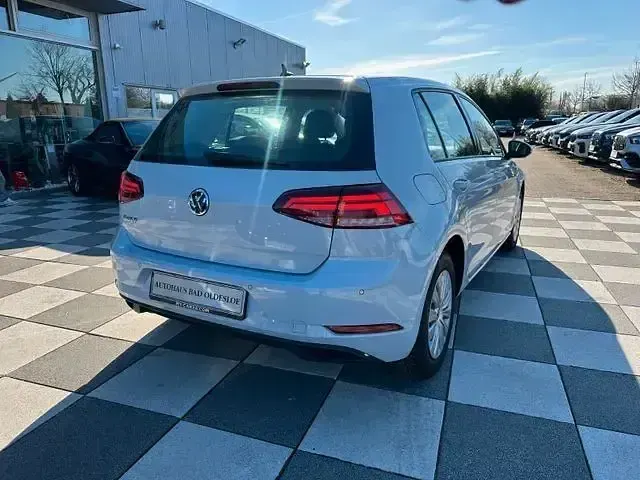 Second-hand VW Golf VII Trendline 116 CP (85 kW) 2019 Alb Berlinǎ