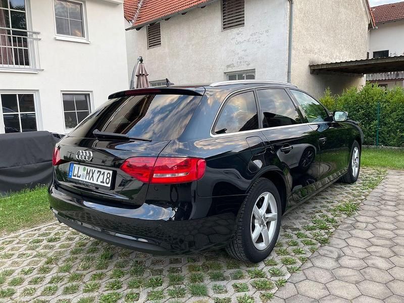 Gebraucht Audi A4 Attraction 150 PS (110 kW) 2014 Schwarz Kombi