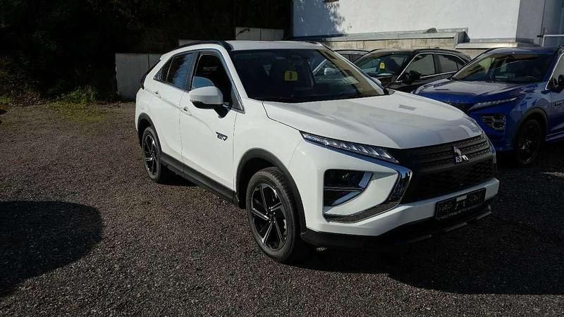 Gebraucht Mitsubishi Eclipse Cross Basis 188 PS (138 kW) 2022 Weiß SUV