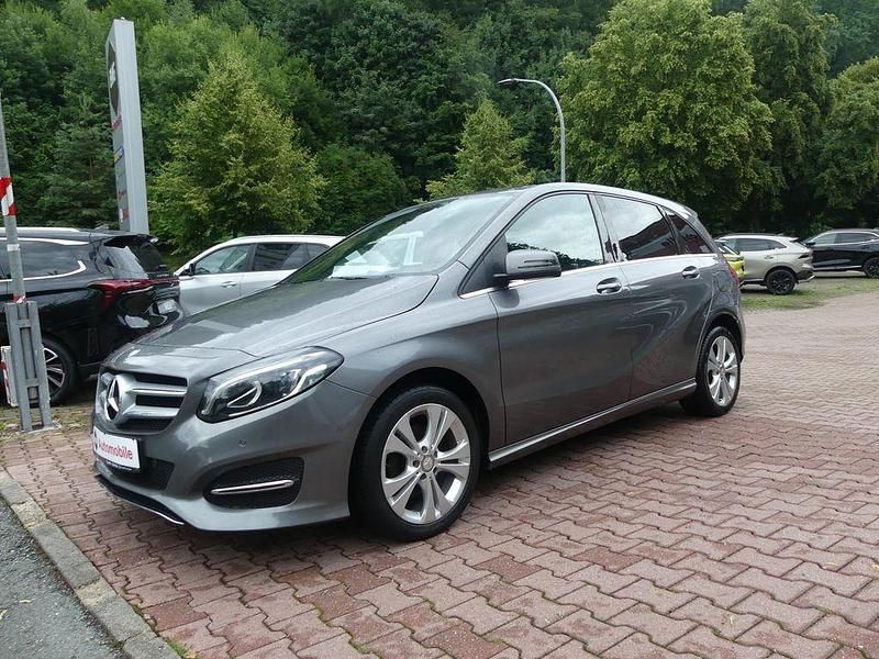Grau Gebraucht 2015 Mercedes B200 Van / Kleinbus | 15.990 € (Etwas zu teuer) - Bild 1/4