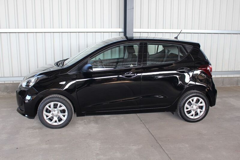 Gebraucht Hyundai i10 Select 67 PS (49 kW) 2019 Schwarz Kleinwagen