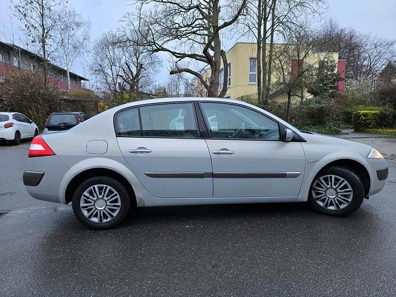Gebraucht Renault Mégane II 113 PS (83 kW) 2004 Silber Limousine