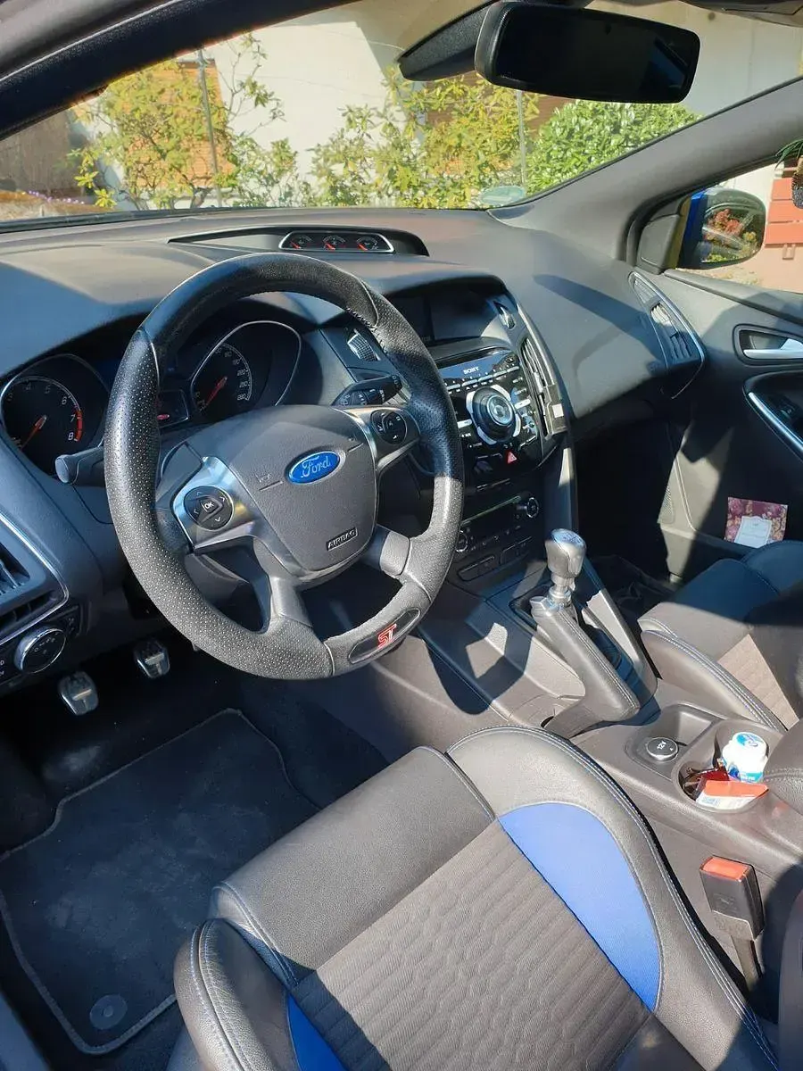 Usata Ford Focus Sport 250 CV (183 kW) 2013 Blu Berlina
