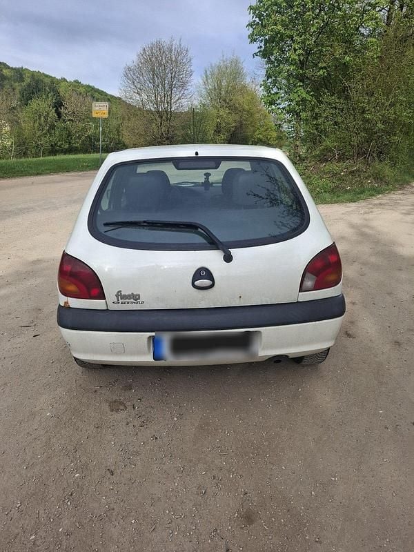 Gebraucht Ford Fiesta 50 PS (36 kW) 2000 Weiß Kleinwagen