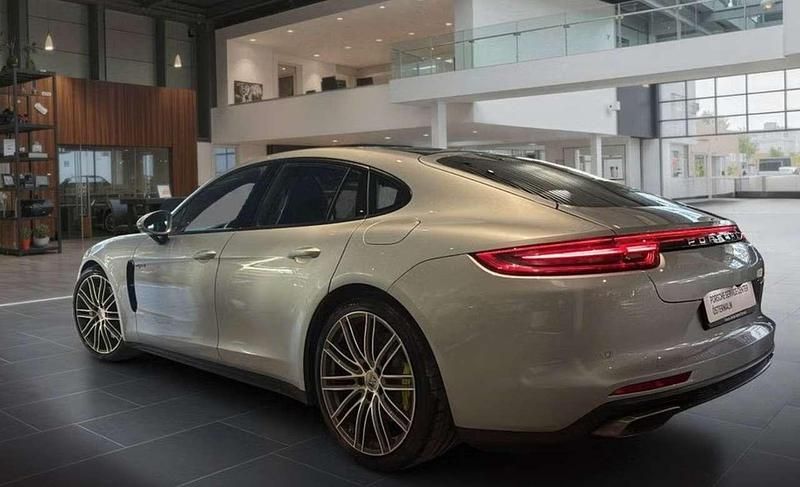 Gebraucht Porsche Panamera 330 PS (242 kW) 2019 Dolomitsilber Kombi