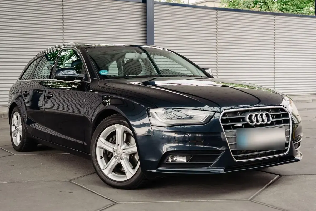 Gebraucht Audi A4 Ambition 150 PS (110 kW) 2014 Blau Kombi