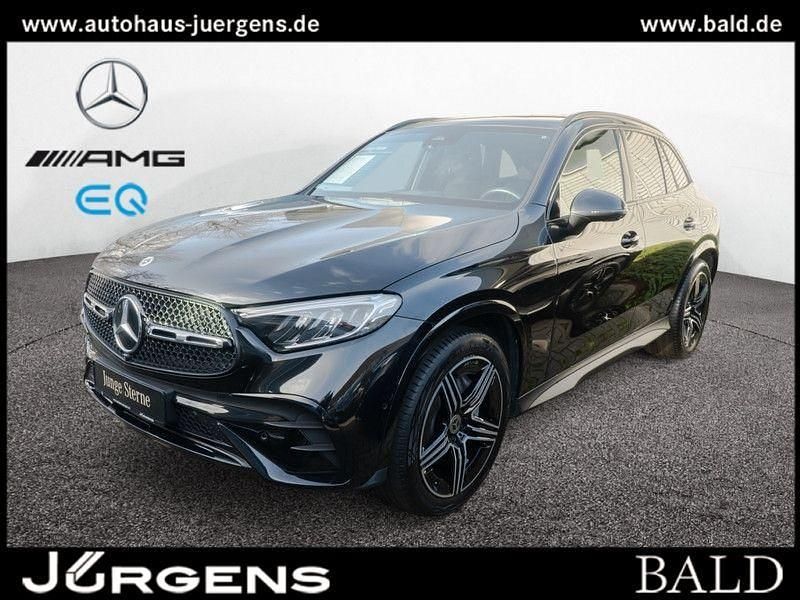 Schwarz obsidianschwarz metallic Gebraucht 2024 Mercedes GLC300 AMG SUV | 67.090 € (Teuer) - Bild 1/4