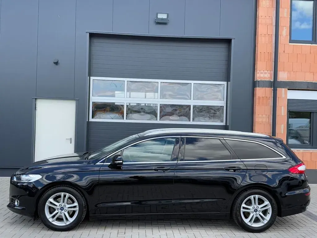 Gebraucht Ford Mondeo Titanium 179 PS (131 kW) 2016 Schwarz Limousine