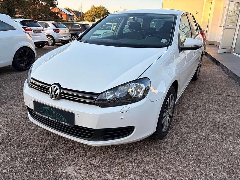 Candyweiß Gebraucht 2009 VW Golf VI Comfortline Kleinwagen | 6.590 € (Fairer Preis) - Bild 1/4