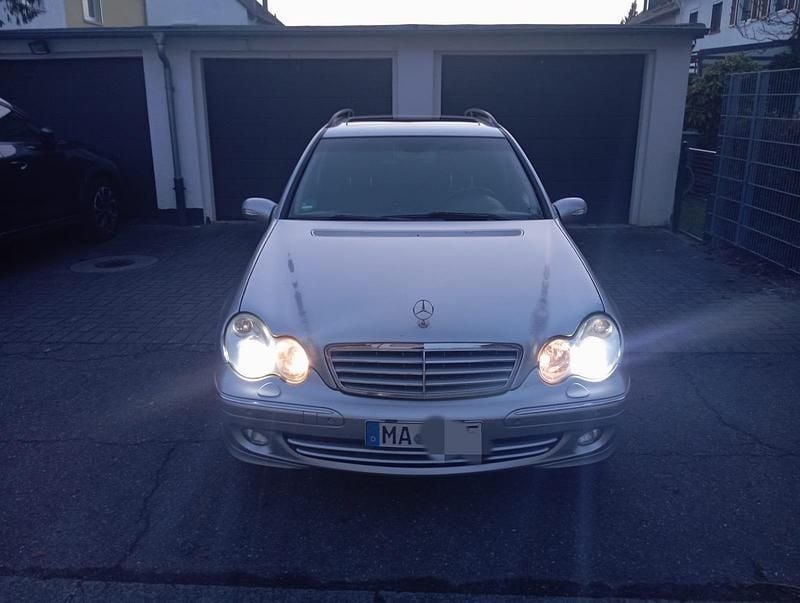 Silber Gebraucht 2004 Mercedes C220 Avantgarde Kombi | 3.790 € (Fairer Preis) - Bild 1/4