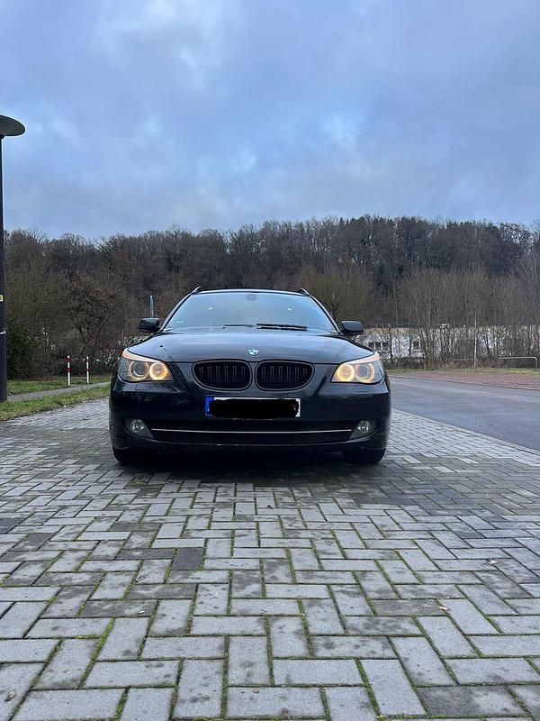 Gebraucht BMW 525 197 PS (144 kW) 2008 Schwarz Kombi