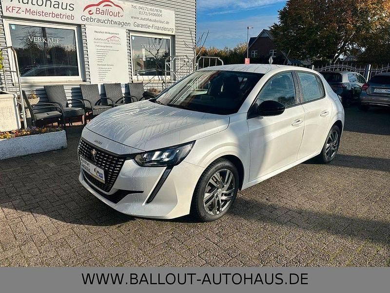 Gebraucht Peugeot 208 Active 102 PS (75 kW) 2022 Weiß Kleinwagen