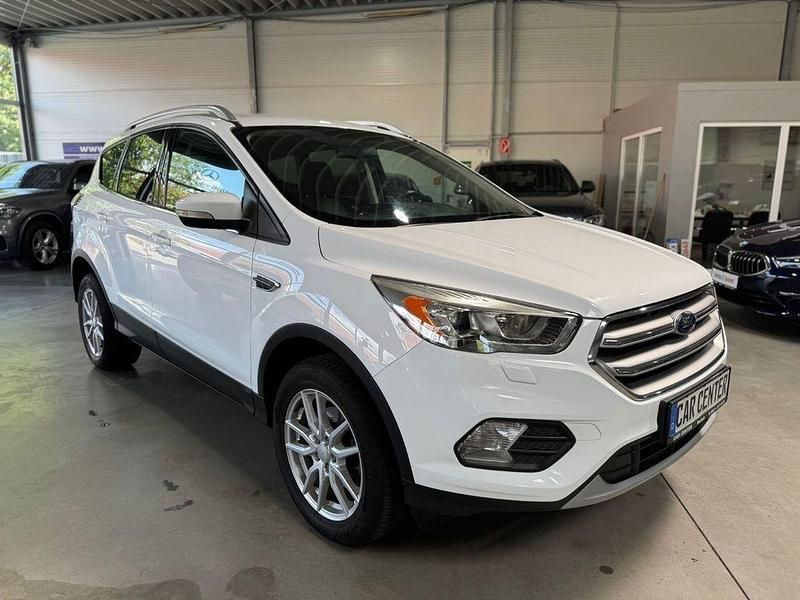 Weiß Gebraucht 2016 Ford Kuga Business Edition SUV | 10.490 € (Fairer Preis) - Bild 1/4