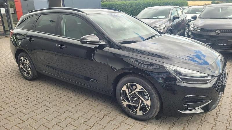 Neu Hyundai i30 140 PS (102 kW) 2025 Schwarz Kombi